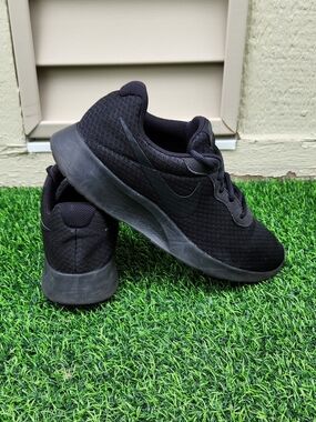 Nike Tanjun Shoes Mens Size 10 Black Mesh Running Athletic Sneakers 812654-001